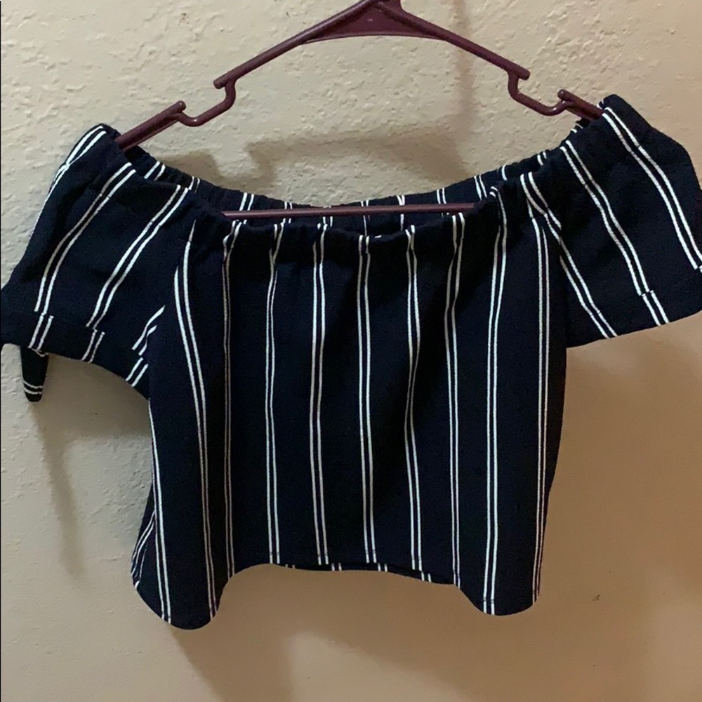Over the shoulder Top - Picture 2 of 2